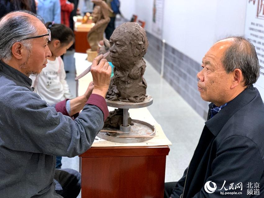 “魅力非遺，情系京西”北京地區(qū)非遺表演創(chuàng)作展開幕。人民網(wǎng) 孟竹 攝