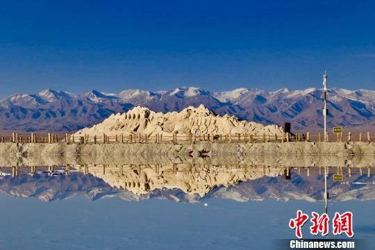 圖為“青海茶卡鹽湖”景區(qū)。（資料圖）　張?zhí)砀！z