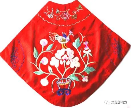 用《五彩云霞》解析《紅樓夢》中的人物服飾