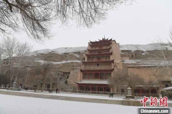 圖為2017年1月拍攝的莫高窟九層樓雪景。(資料圖) 楊艷敏 攝