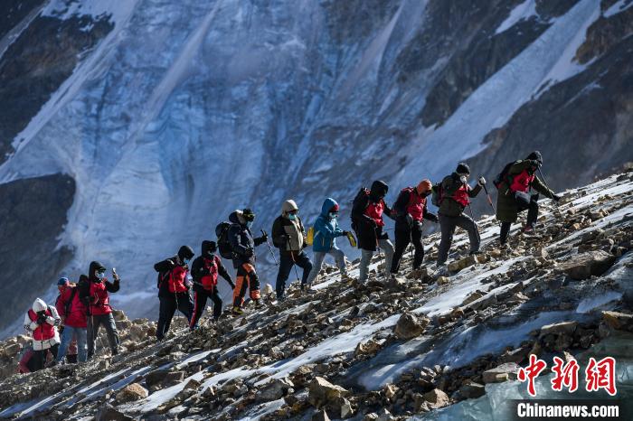 在西藏5000米以上獨(dú)立山峰舉行登山活動(dòng)需提前一個(gè)月申請