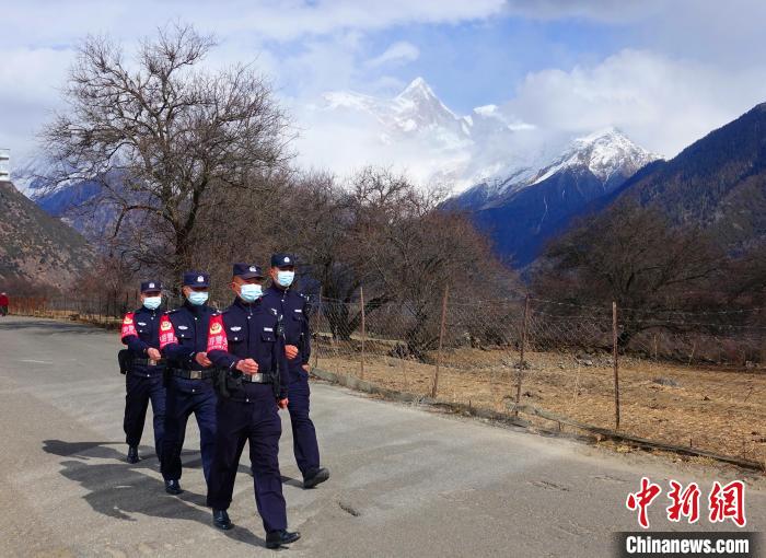 西藏林芝戍邊民警：為“你”翻山越嶺，卻無心看風(fēng)景