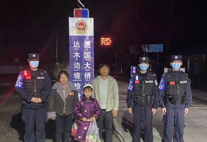 藏歷新年除夕夜西藏林芝邊境民警救助受傷兒童