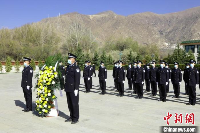 西藏多地邊檢民警開(kāi)展清明節(jié)紀(jì)念活動(dòng)