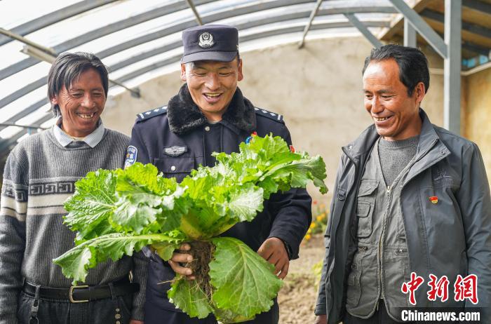 西藏崗巴邊境派出所描繪民族團結美麗新畫卷