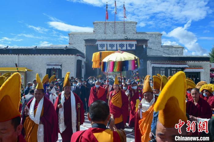 8月8日，全國政協(xié)常委、中國佛教協(xié)會(huì)副會(huì)長、中國佛協(xié)西藏分會(huì)會(huì)長班禪額爾德尼·確吉杰布從拉薩回到駐錫地扎什倫布寺。 <a target='_blank' ><p  align=