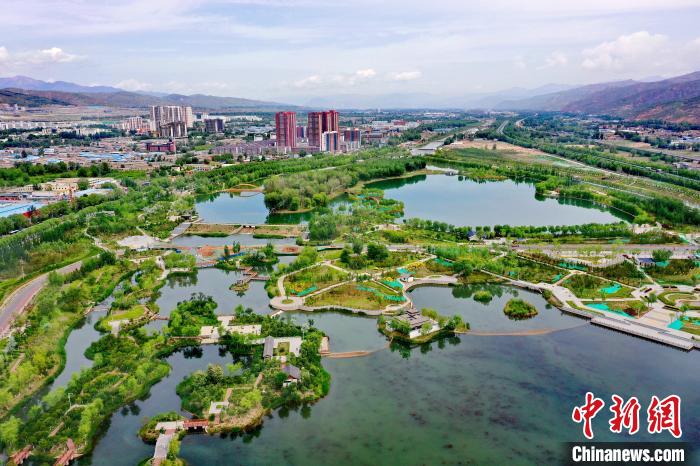 西北城市西寧立生態(tài)文明高地新典范：“一城山水、百園千姿”