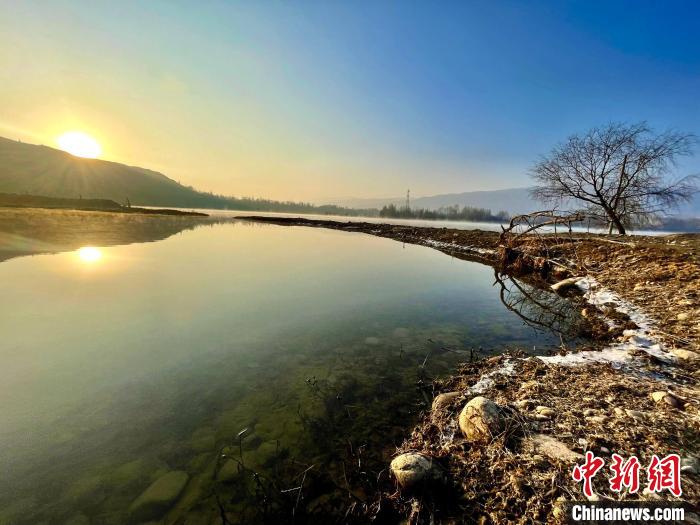 圖為青海省化隆縣黃河濕地景色?！±钣穹?攝