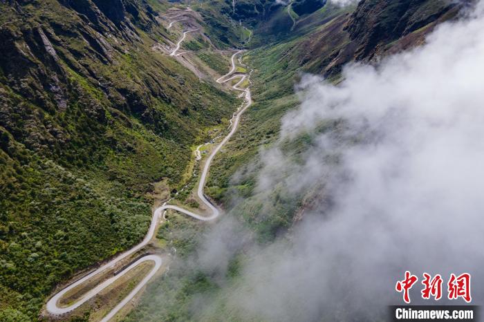 西藏山南，航拍勒布溝風光。　江飛波 攝