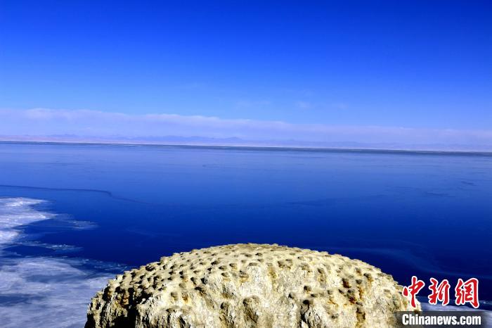 青海湖潛水區(qū)域首次實(shí)現(xiàn)“無(wú)人船”定位采樣