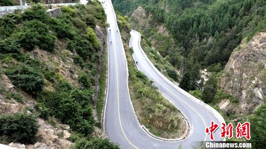 百余名徒步愛好者行走體驗(yàn)“國(guó)門”山水美景