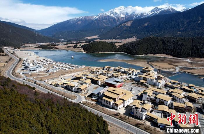 2月17日，西藏林芝魯朗小鎮(zhèn)。(無人機照片) 李林 攝