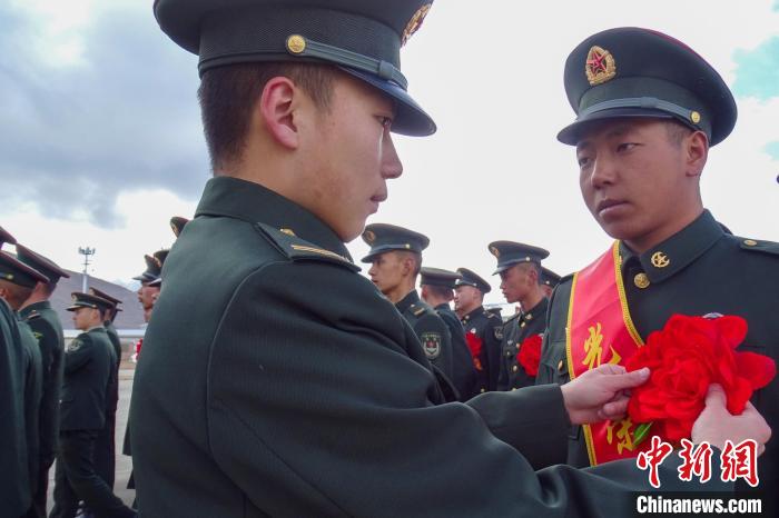 告別雪域邊關西藏山南軍分區(qū)某邊防團舉行春季士兵退役儀式