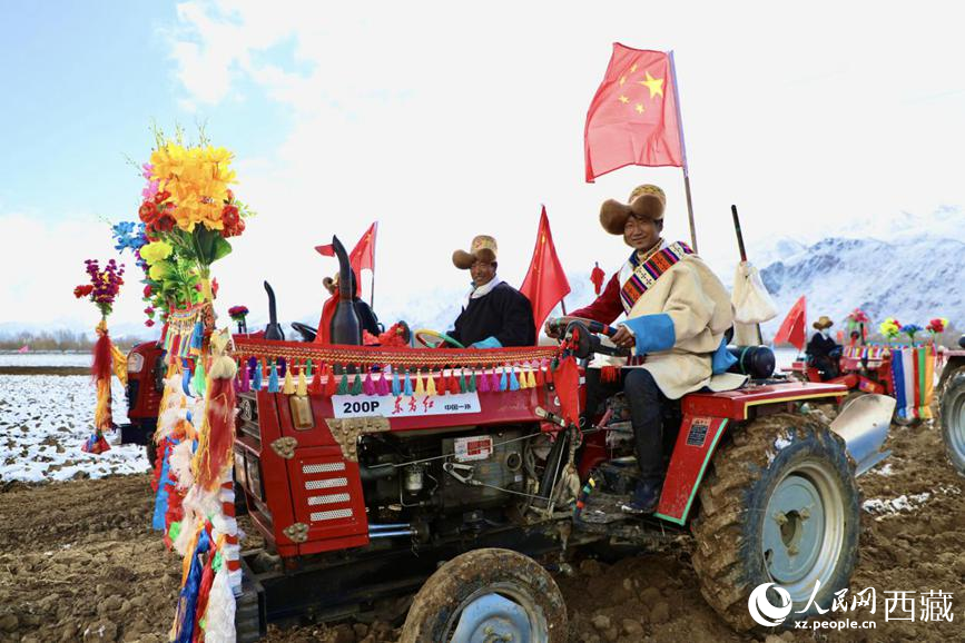 拉薩市墨竹工卡縣唐加鄉(xiāng)莫沖村的春耕儀式現(xiàn)場(chǎng)。人民網(wǎng) 次仁羅布攝